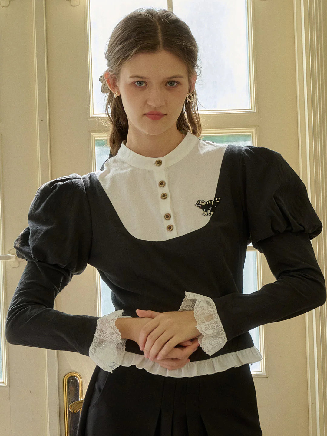 Holly Contrast Color Balloon Sleeve Animal Embroidery Halloween Shirt