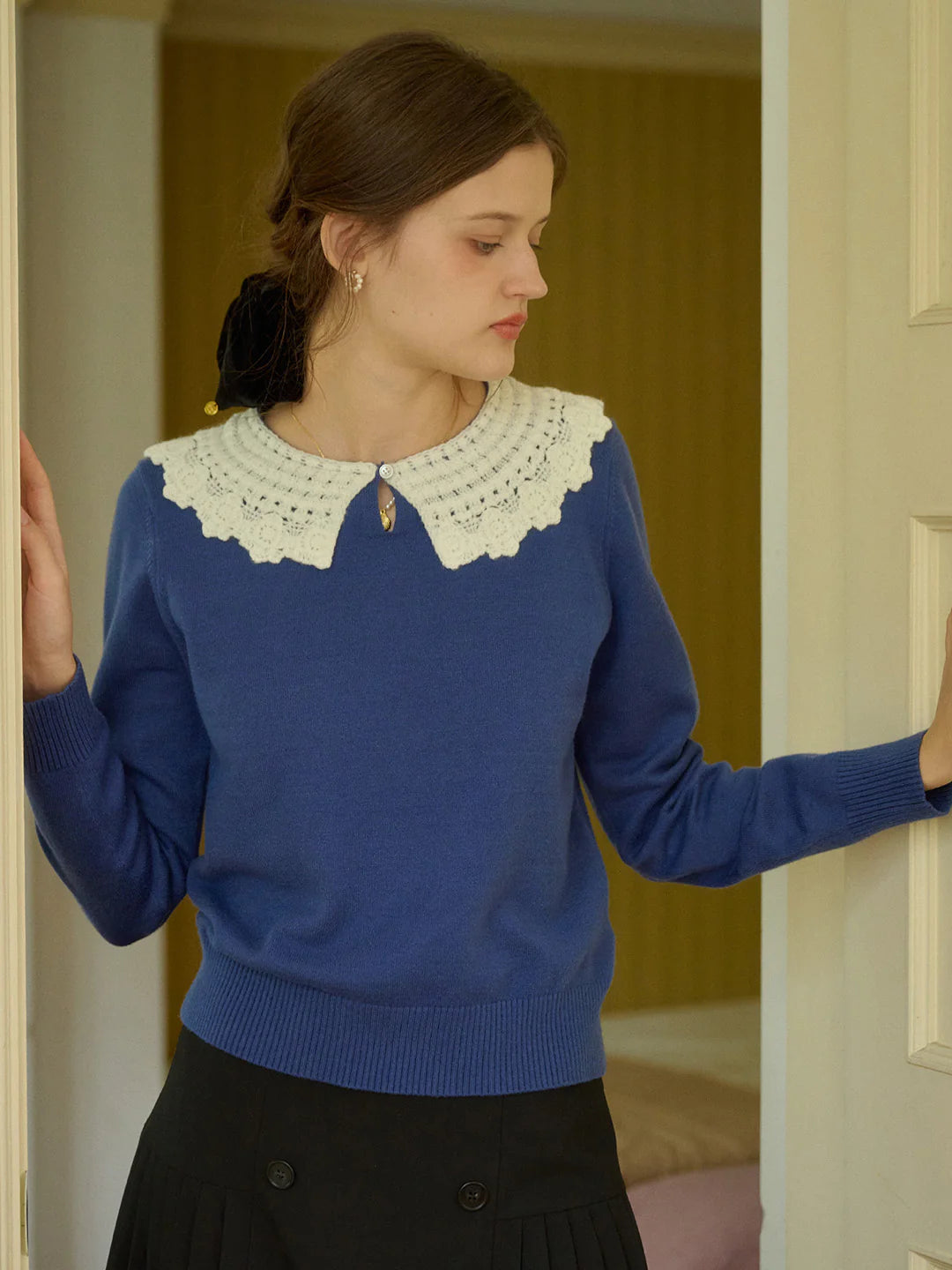 Winnie Round Neck Blue Sweater