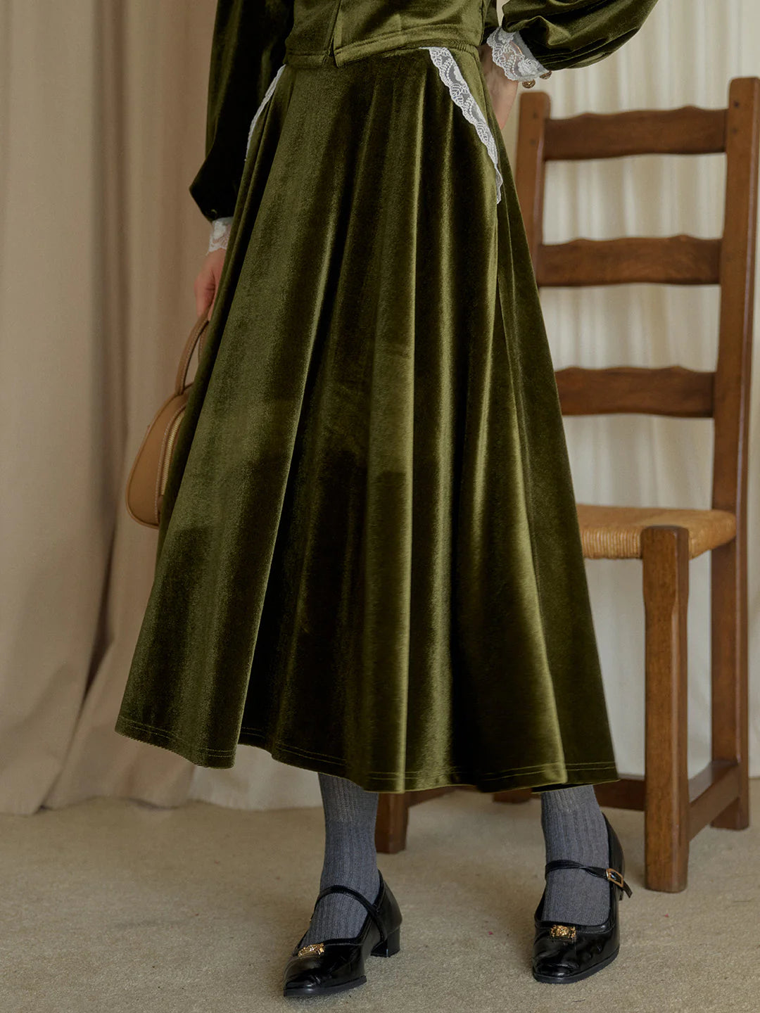 Azari Contrast Lace Paneled Pocket Velvet Skirt - Green