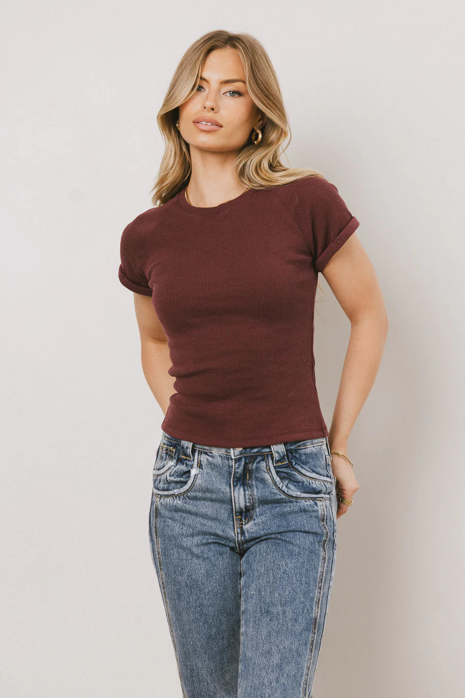 Kammie Ribbed Basic Tee in Maroon
